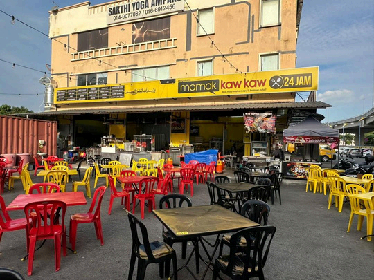 Mamak Kaw Kaw signboard and outdoor dining area